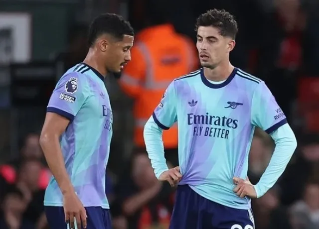 Arsenal thua đau Bournemouth vì tấm thẻ đỏ của William Saliba
